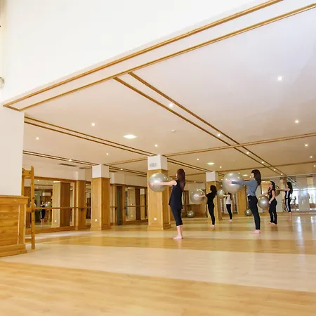 مجمع بيرين غولف آند كانتري كلوب هوليداي أبارتمتنت